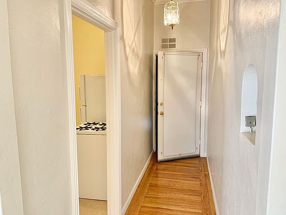 5th image of 1606 Church St APT 1