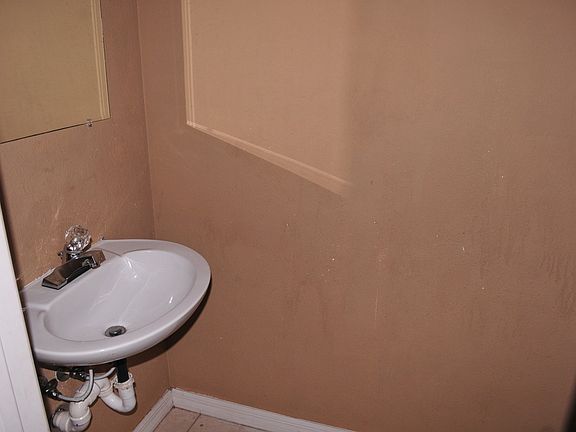 5th image of 634 Captiva Cir
