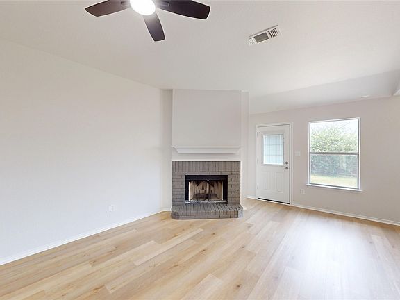 3rd image of 1524 Allen Dr