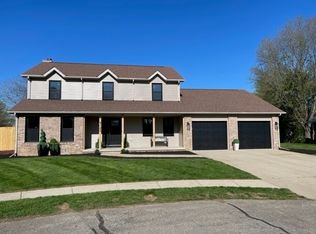 4122 Sandpiper Ln, Columbus, IN 47203