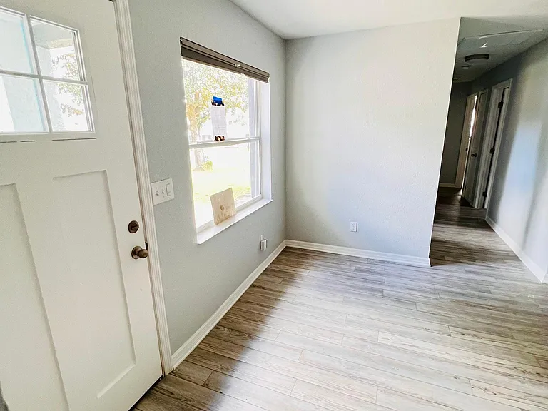 738 N Lorri Ave — Photo 2