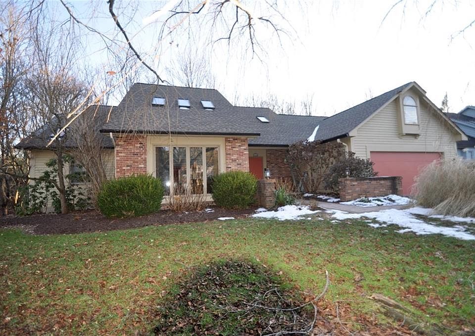 1st image of 7 Le Pere Dr