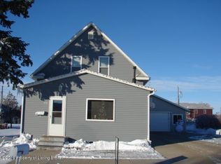 212 S Main St, Richardton, ND 58652