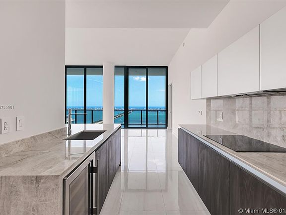 3rd image of 480 NE 31st St #Penthouse 04