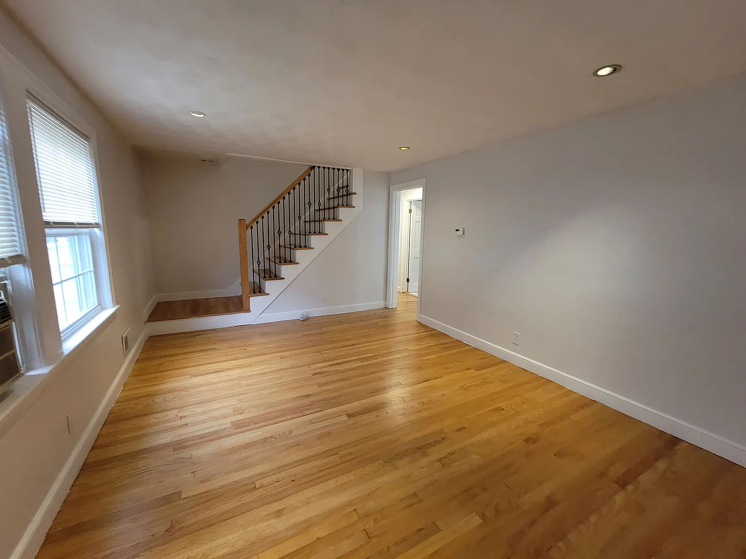 4 bed, 1344 sqft, $3,950 — Photo 2