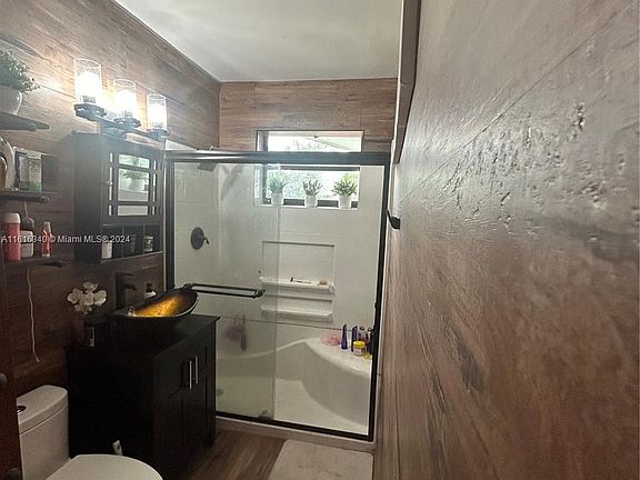 4th image of 19831 NW Miami Ct