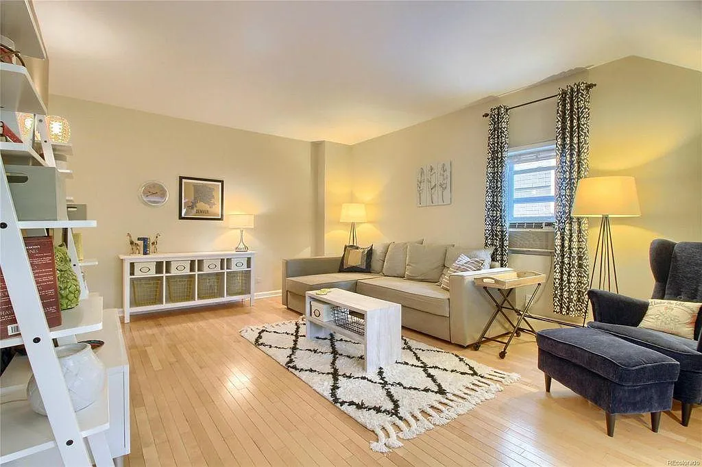 1123 N Sherman St — Photo 2