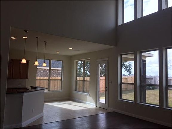 4th image of 2031 Summer Gardens Ln