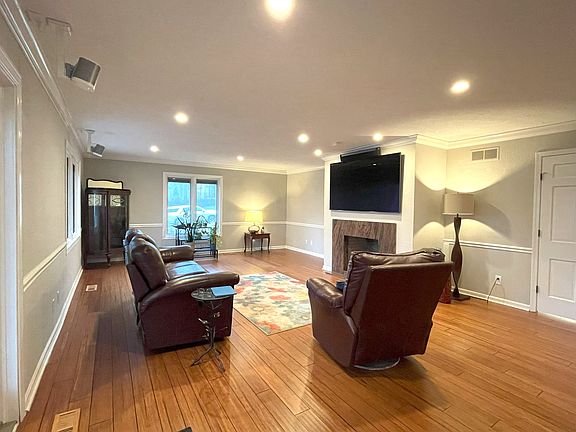 4th image of 785 Sugarbush Dr