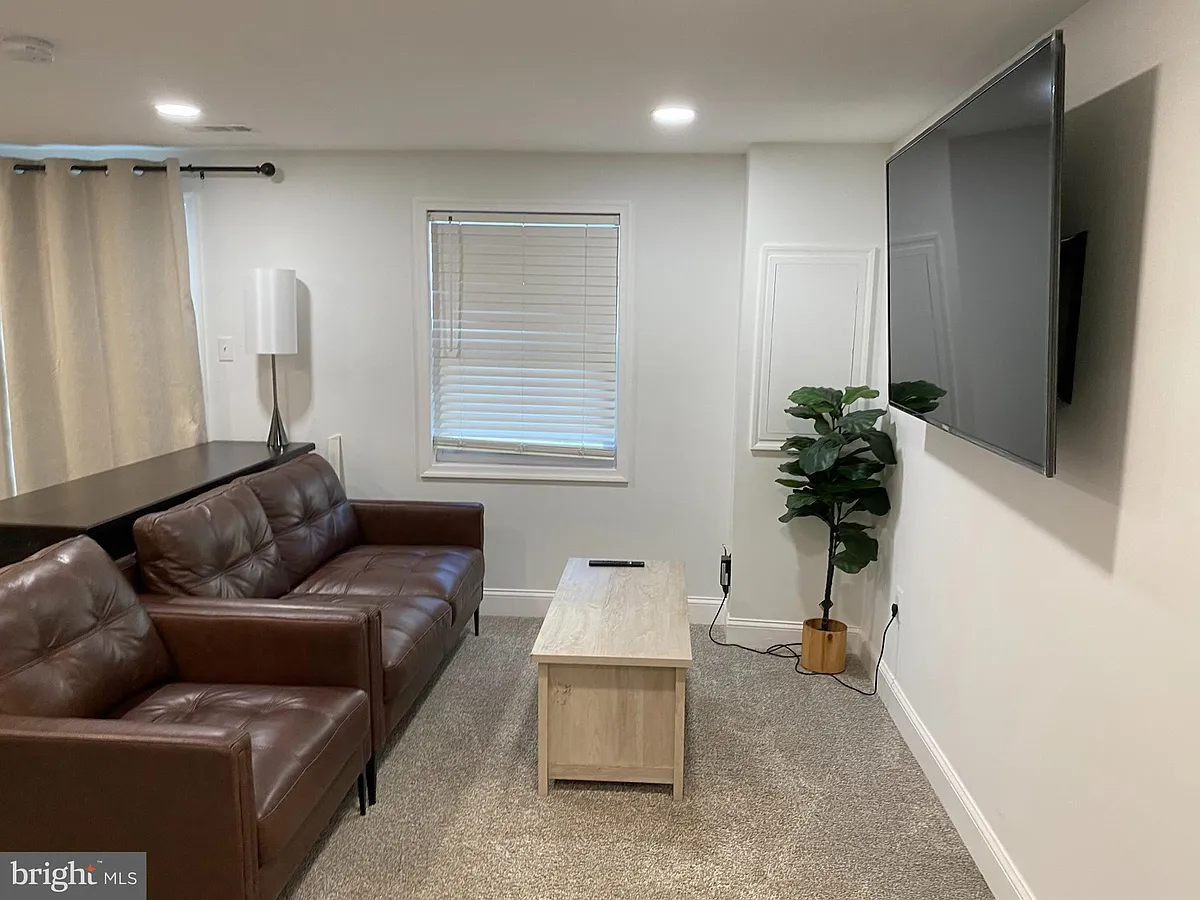 Building Photo - 7416 Rhondda Dr #BASEMENT