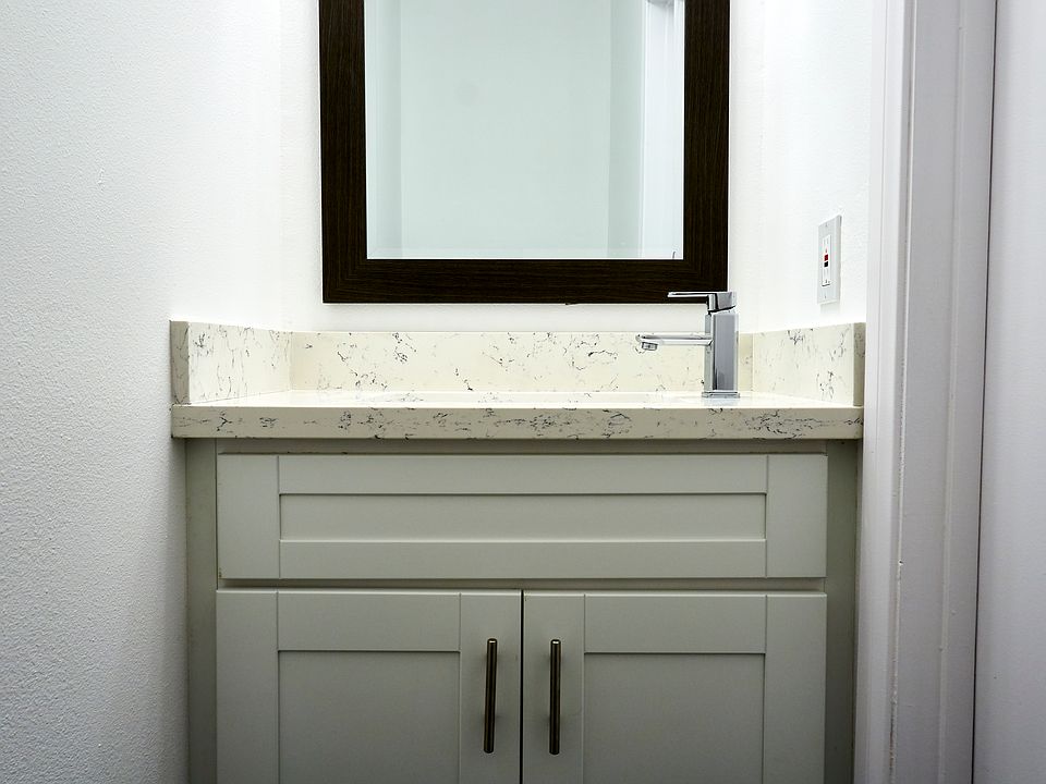 cozy & high class guest bathroom