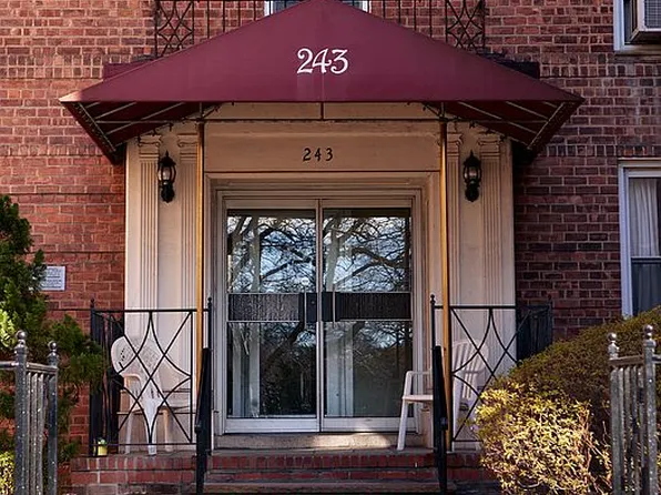 243 McDonald Ave APT 1T, Brooklyn, NY 11218