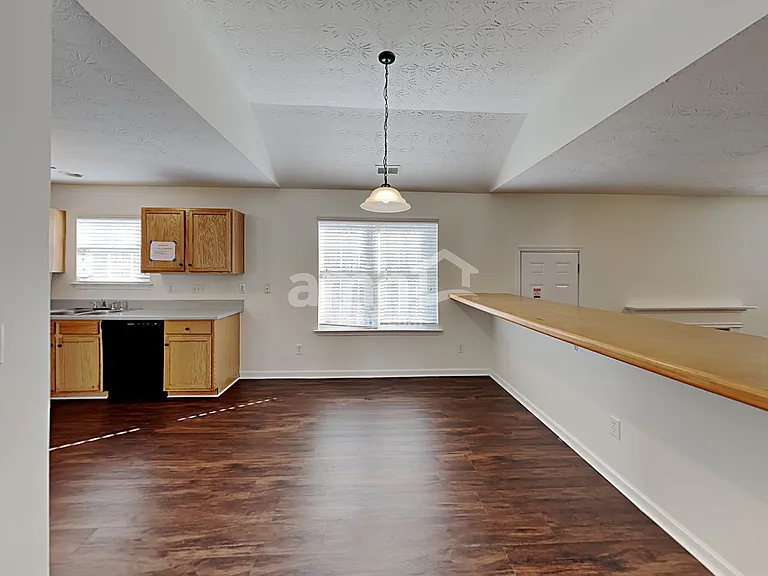 2521 Fairstone Ave — Photo 5