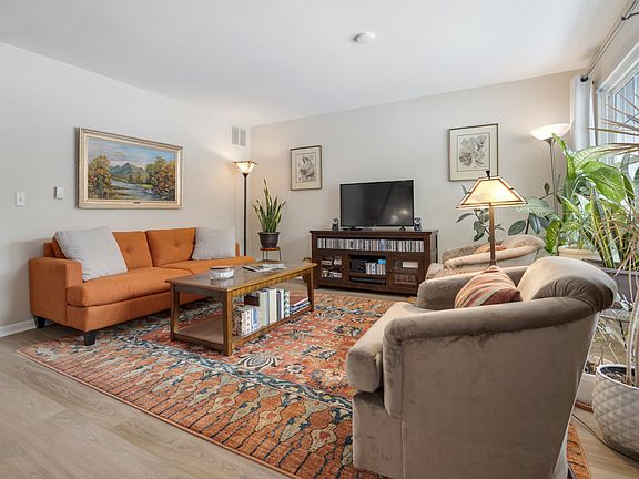 5th image of 134 Bright Oaks Cir #134