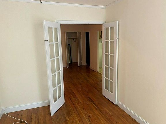 4th image of 240 E 90th St APT 3D