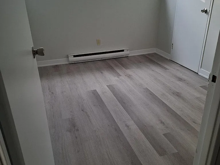 525 Saint Lawrence St — Photo 14