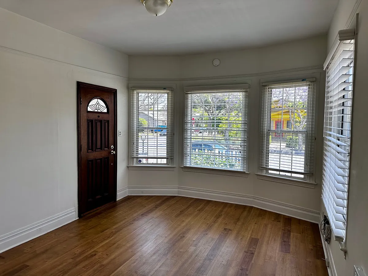 Building Photo - 2440 E 3rd St #1/2