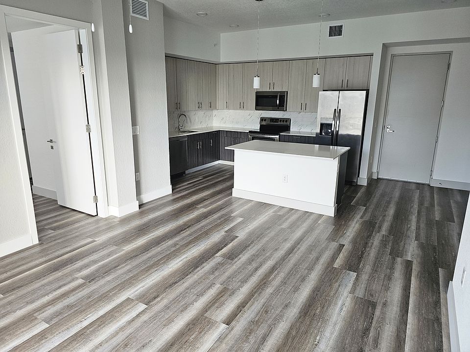 Oasis 2/2 View from Living Room