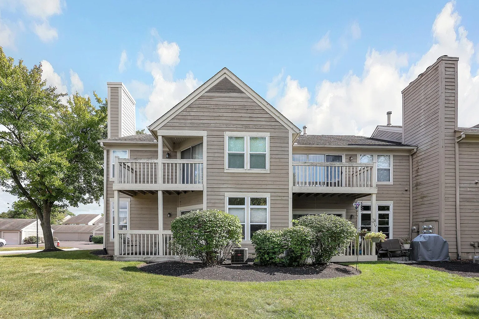 3477 Fishinger Mill Dr photo 1