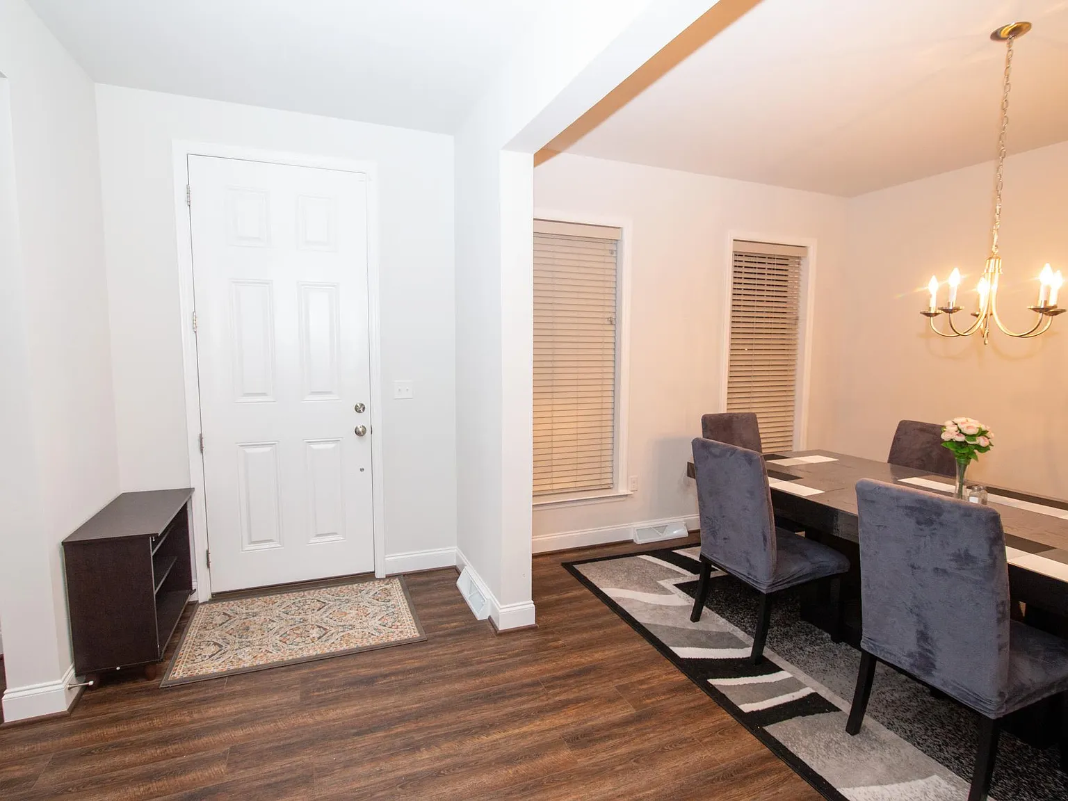 4 bed, 2472 sqft, $2,895 — Photo 3