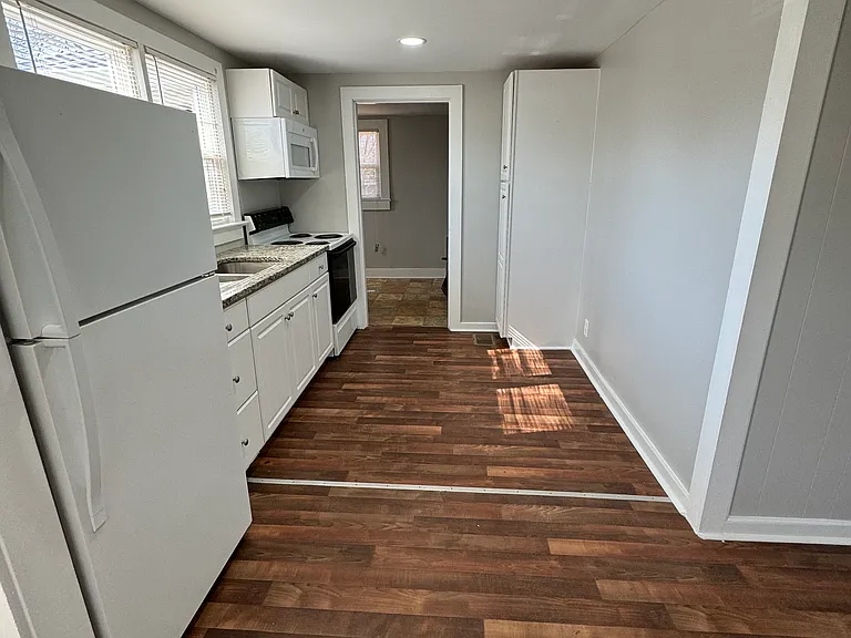 106 Holland St — Photo 8