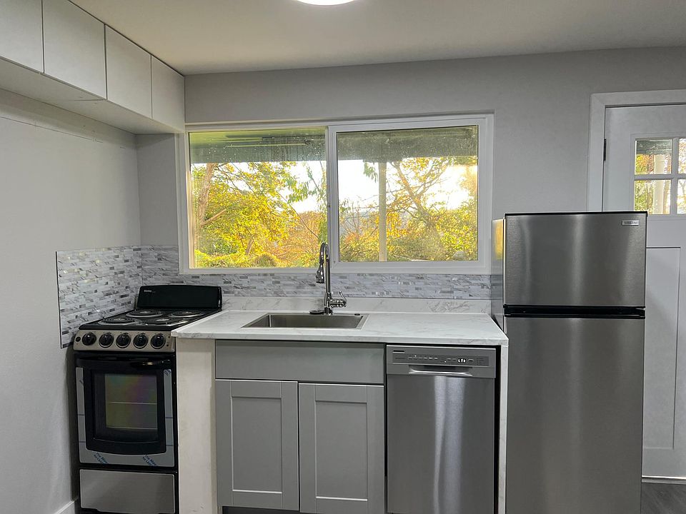 Unit C kitchen