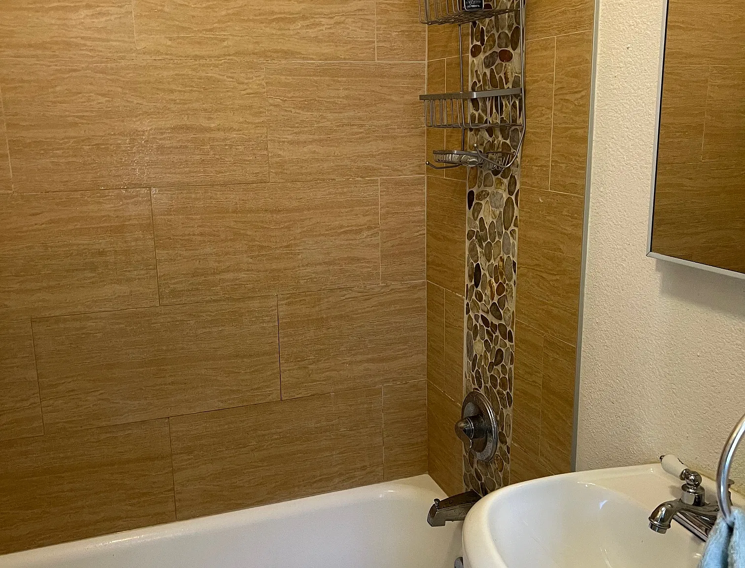 1 bed, 565 sqft, $1,900 — Photo 3