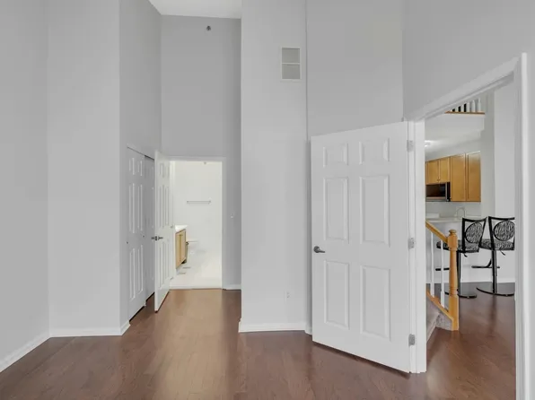 24 Avenue At Port Imperial image 11 of 28