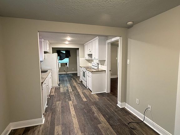 4th image of 1629 Ross Ave