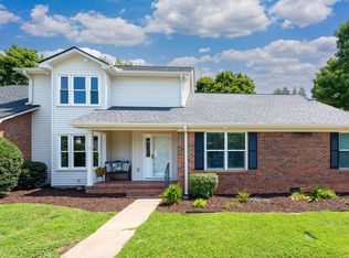 11 Hillington Pl, Greer, SC 29651