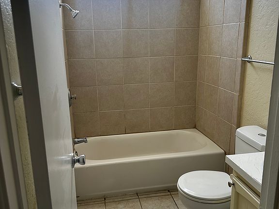 4th image of 2449 Hyperion Ave APT 220