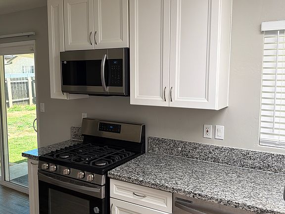 4th image of 543 E Washington Ave