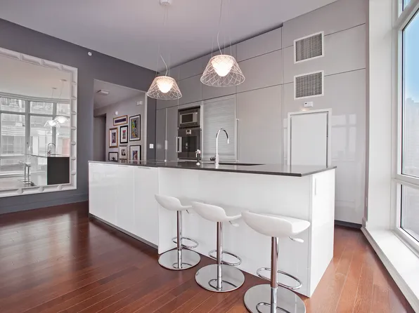 60 Riverside Boulevard image 7 of 16