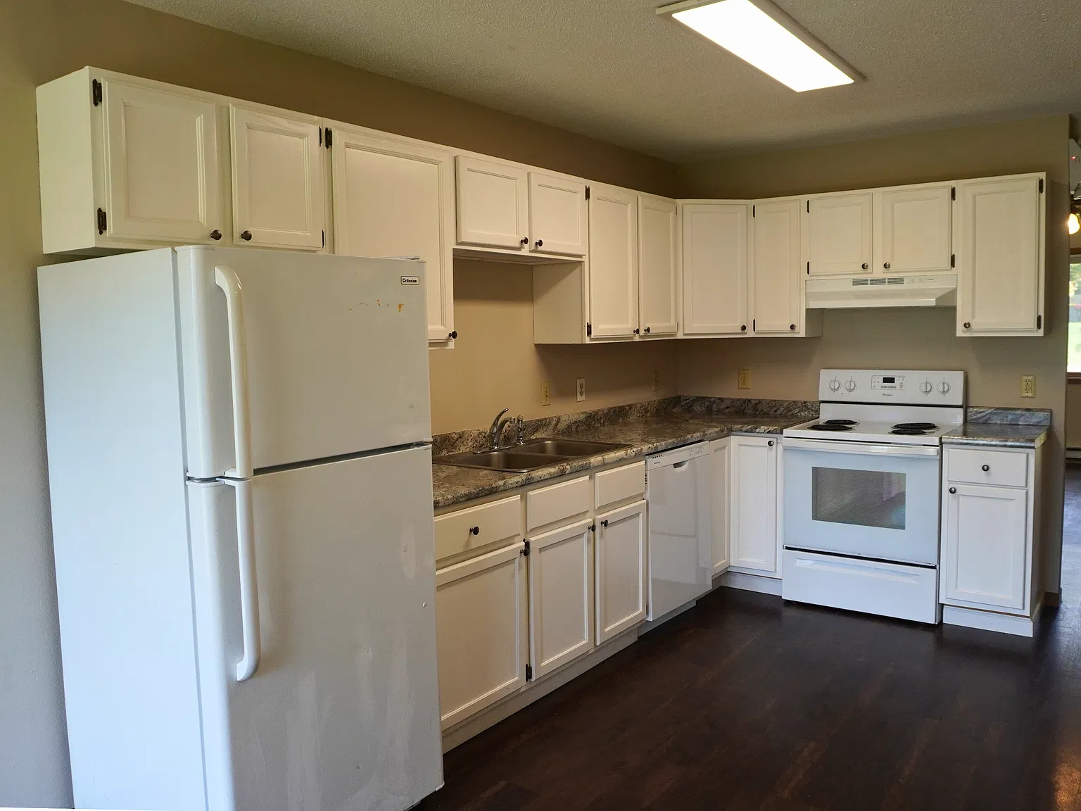 3 bed, 1198 sqft, $1,600 — Photo 2