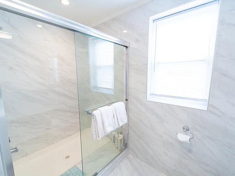 3328 S Lituanica Ave — Photo 5