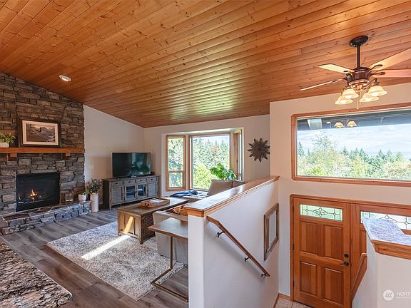 4th image of 13208 Meridian Avenue N
