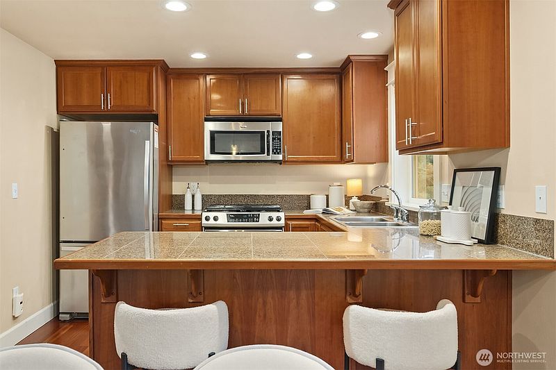 5th image of 118 NW 39th Street #B