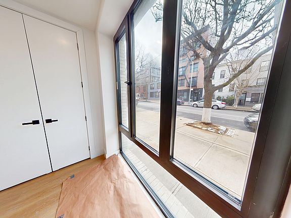 4th image of 233 Tompkins Ave #1E