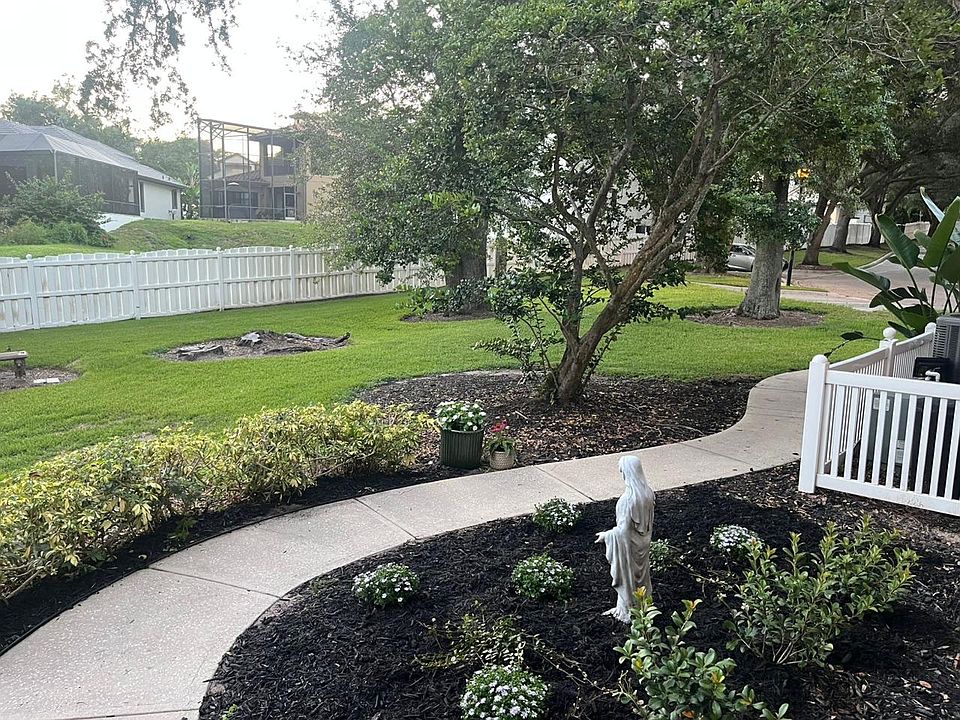 Large side yard, no side or rear neighbors