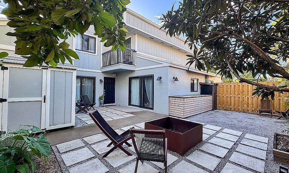 Private Courtyard - Fire Pit