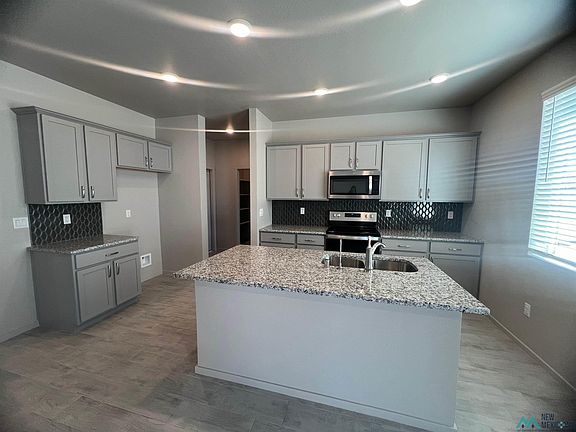 5th image of 2511 Briscoe Ave