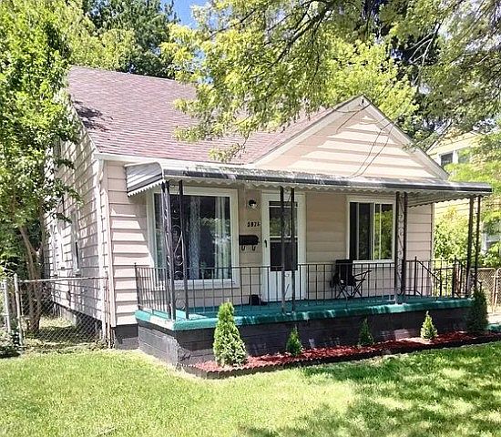 Gorgeous 3 Bedroom House in a serene quite neighborhood with a park across the street