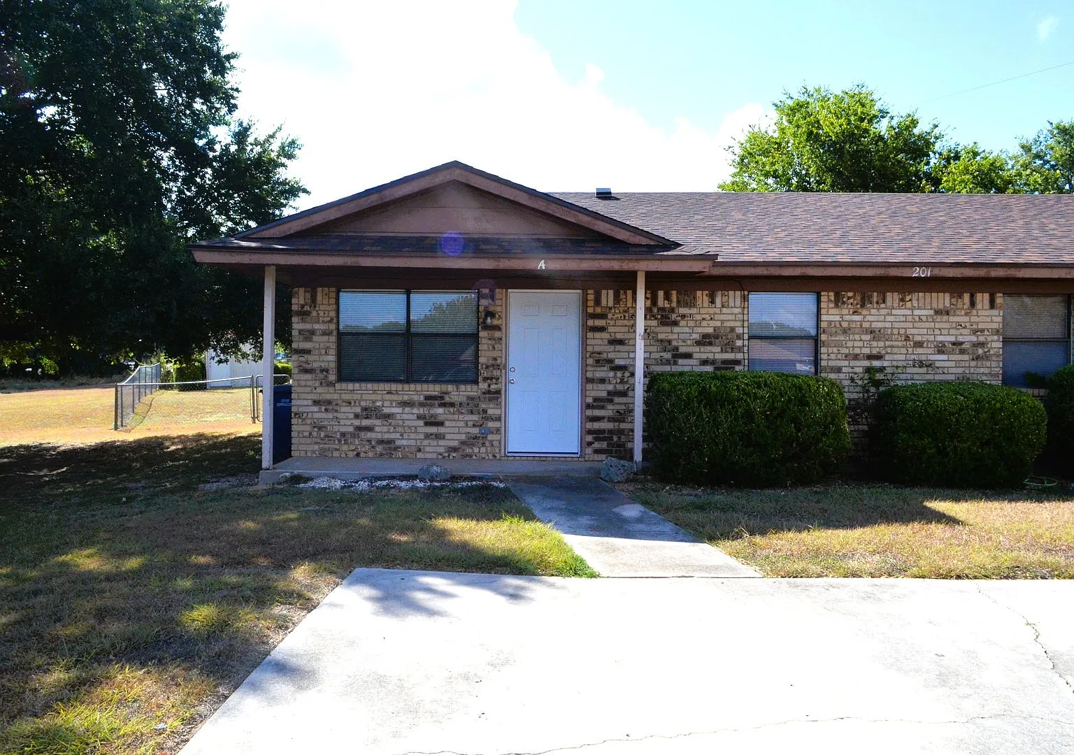 201 Horseshoe — Photo 1