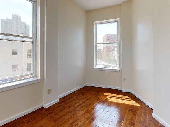 5th image of 52 Orchard St APT 6