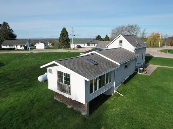 126 Bunker Hill Street, Potosi, WI 53820