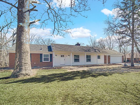3rd image of 815 Brookwood Dr