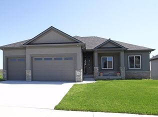 9340 S 32nd St, Lincoln, NE 68516