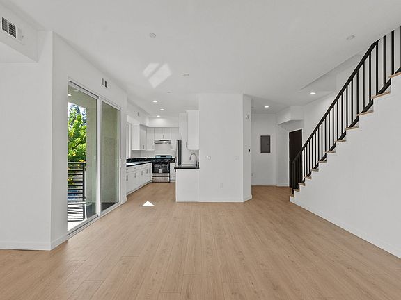 2nd image of 6232 Whitsett Ave #205