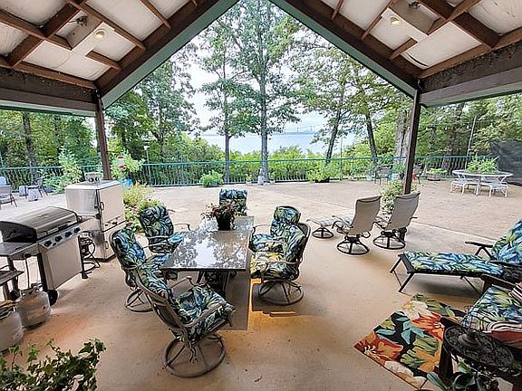 Outdoor Kitchen