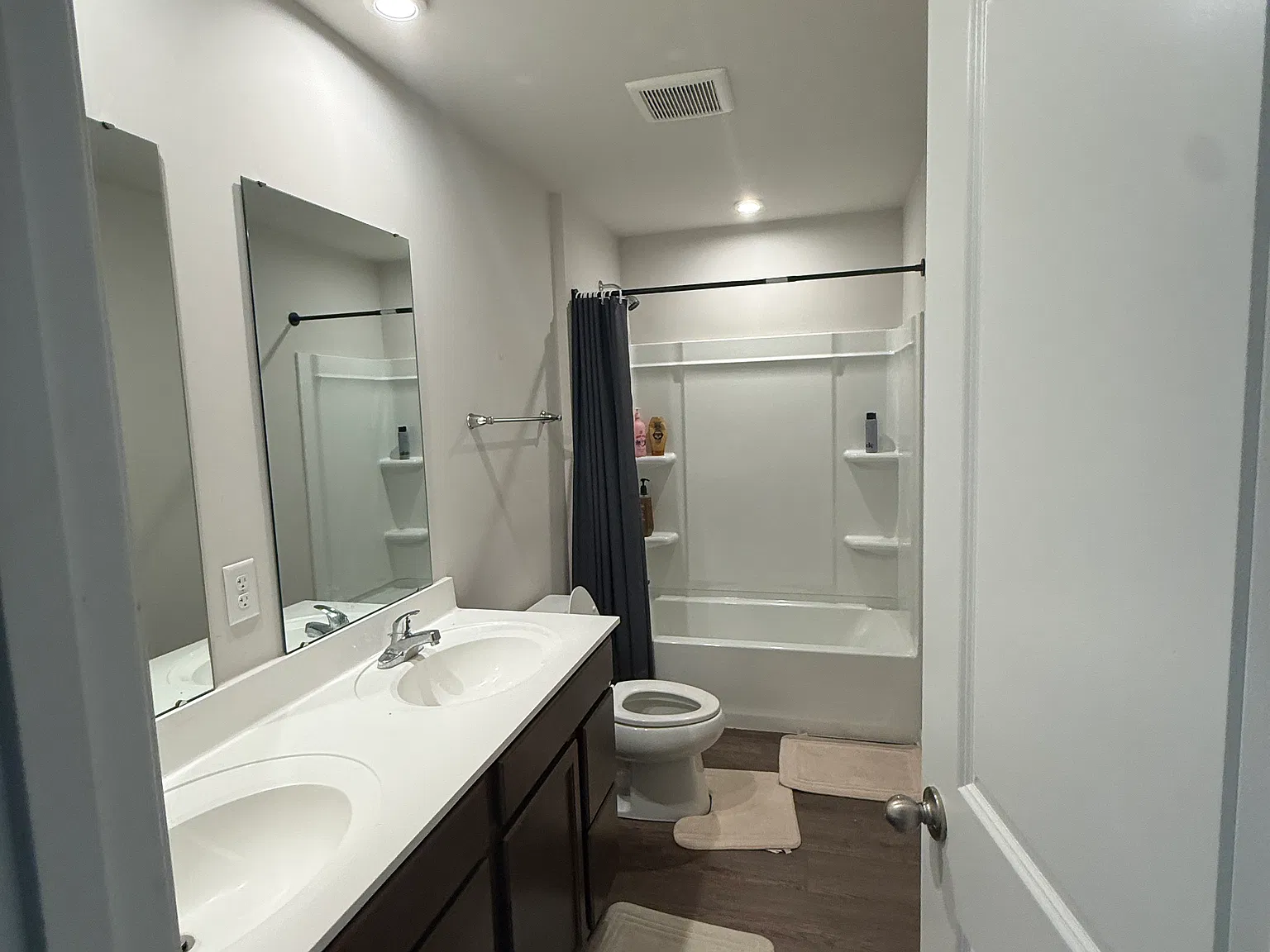 6 bed, 2540 sqft, $4,100 — Photo 3